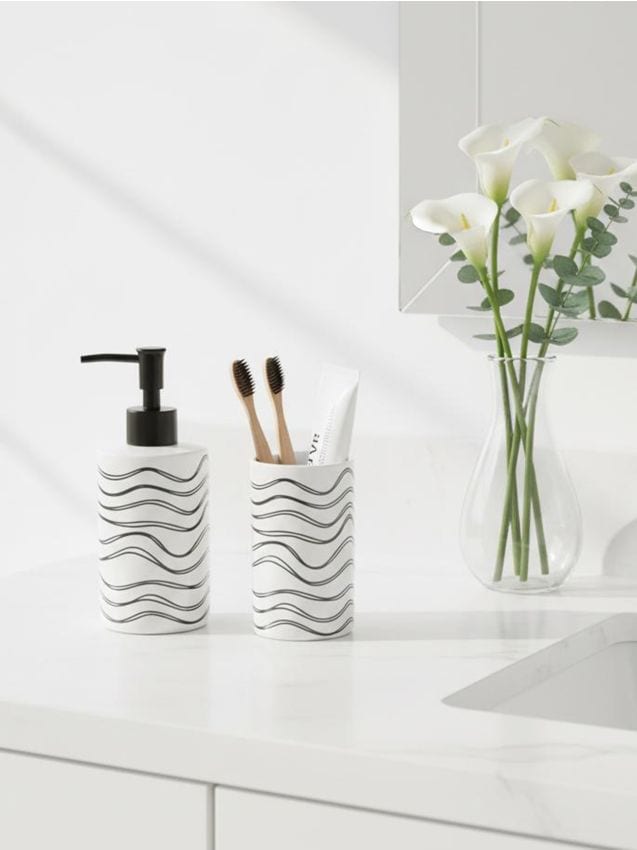Sinsay - Dozator de săpun și pahar pentru periuțe de dinți din dolomit cu model de valuri - alb