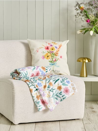 Decke mit Blumenmuster