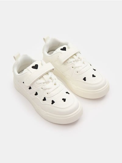 Adidași cu broderie
