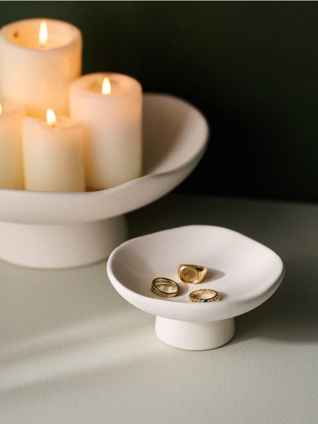 Sinsay - Tavă decorativă din ceramică pe picior cu formă neregulată - alb