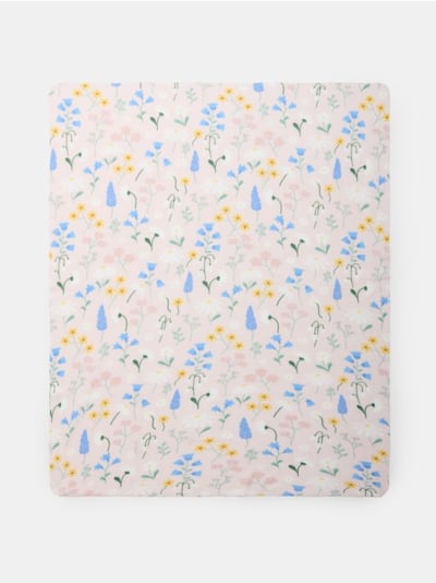 Decke mit Blumenmuster