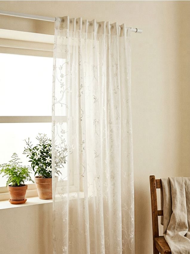 Sinsay - Perdea din dantelă pe bandă cu model floral - alb