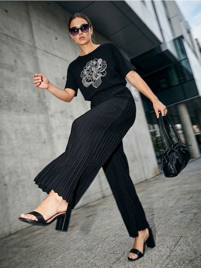 Tikanditega puuvillane T-särk