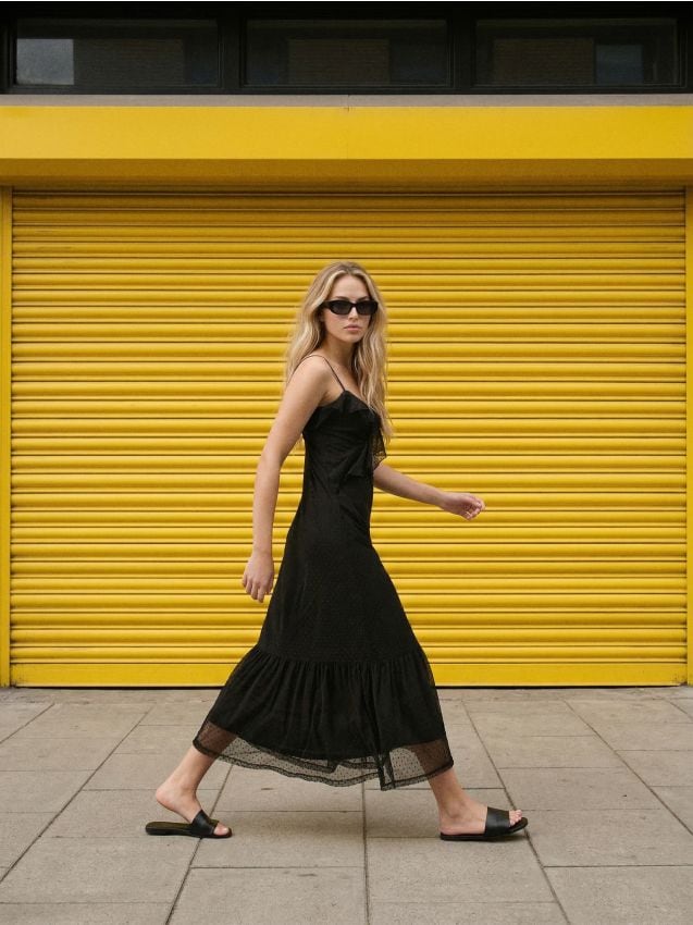 Sinsay - Rochie midi cu bretele și volane - negru