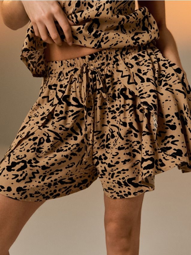 Sinsay - Șorturi din viscoză cu buzunare - bej