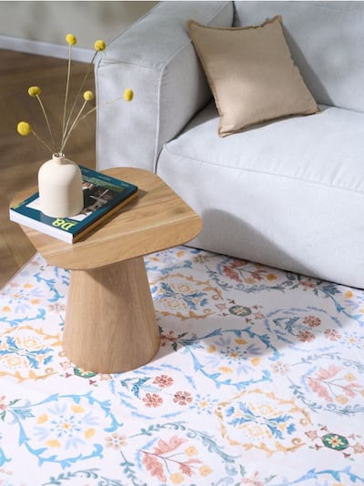 Килим з декоративним візерунком