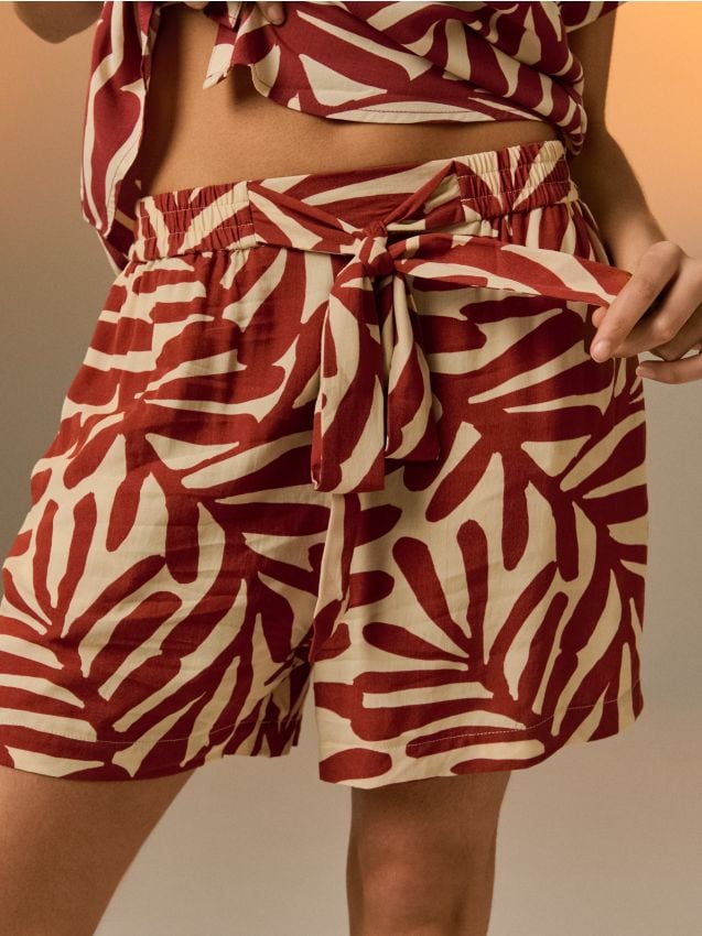 Sinsay - Pantaloni scurți din viscoză - chihlimbariu