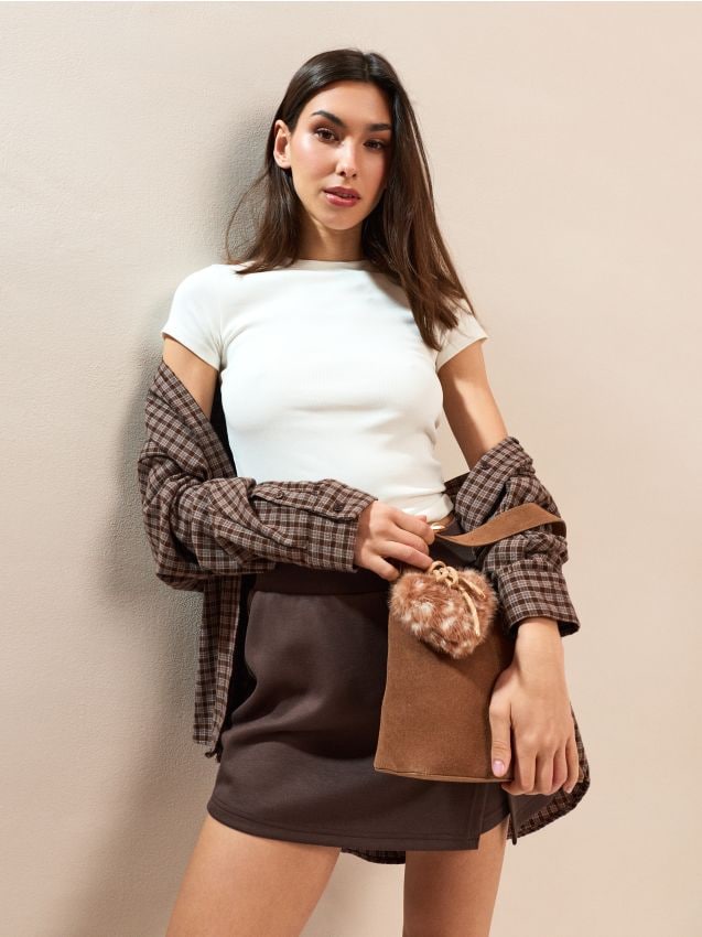 Sinsay - Breloc în formă de inimă din blană artificială cu legătură decorativă - multicolor