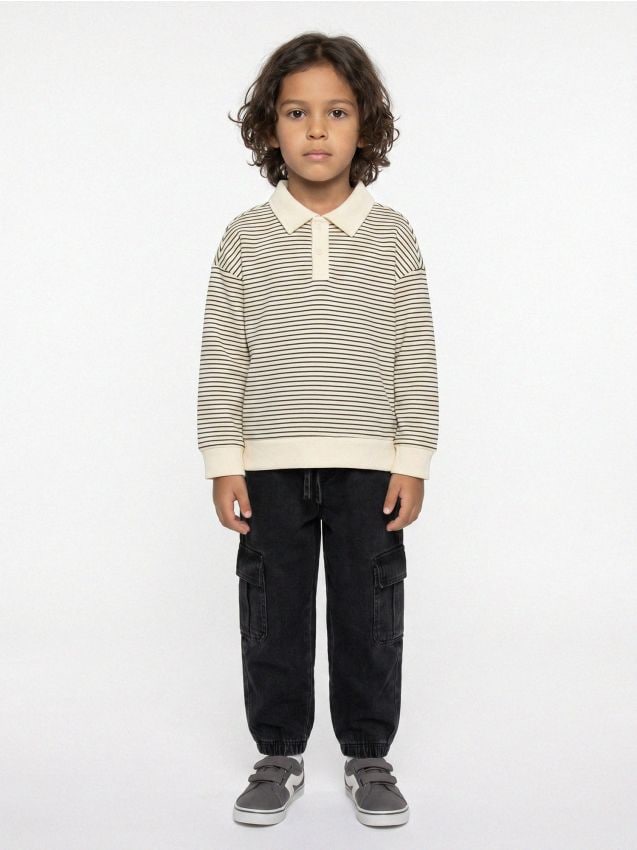 Sinsay - Jeansy jogger comfort cargo z efektem sprania - czarny