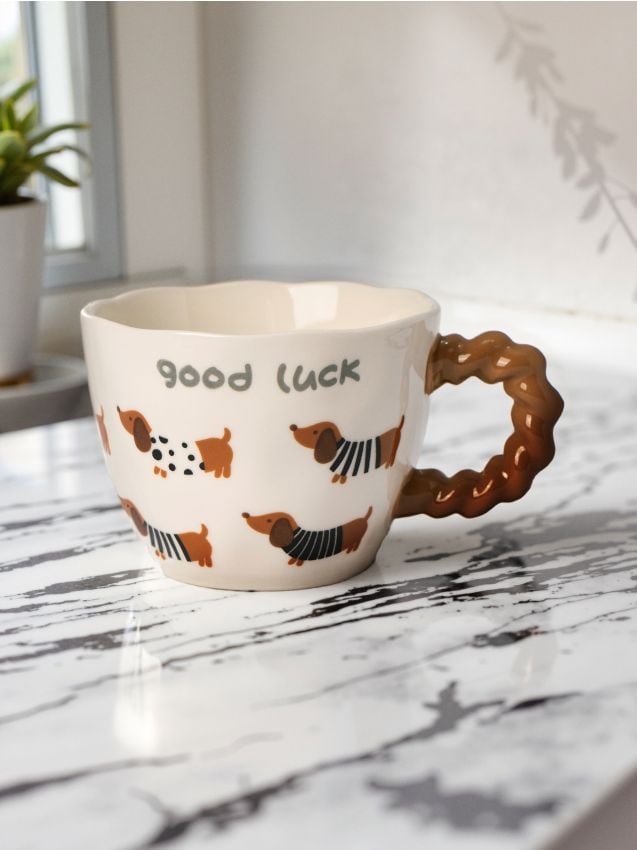 Sinsay - Hrnček s potlačou jazvečíkov - béžová