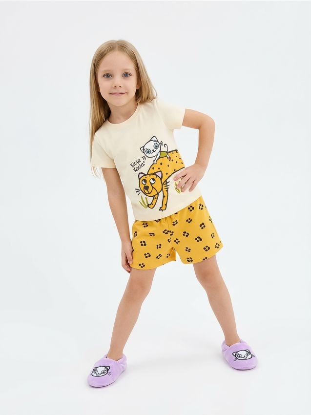 Sinsay - Compleu cu tricou și pantaloni scurți Kitty Kotty - oranj-deschis