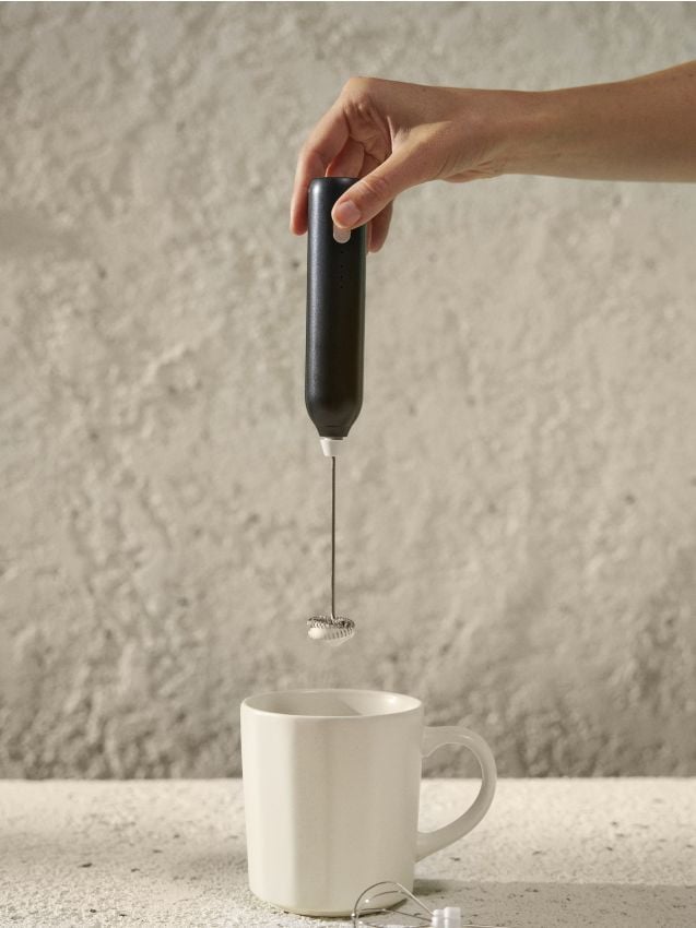 Sinsay - Šľahač na mlieko a metla 2 v 1 s USB - čierna