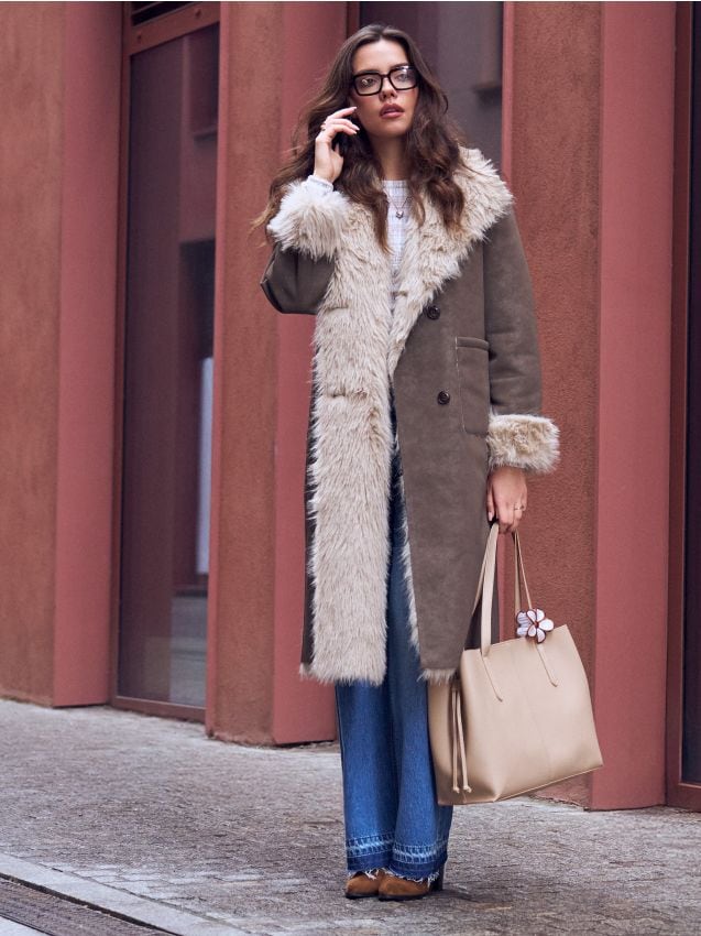 Sinsay - Dlhý kabát s umelou kožušinou - tmavohnedá