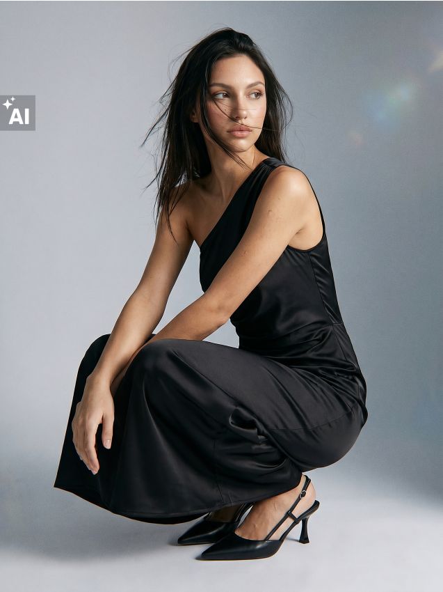 Sinsay - Rochie maxi din satin pe un umăr cu încrețituri - negru