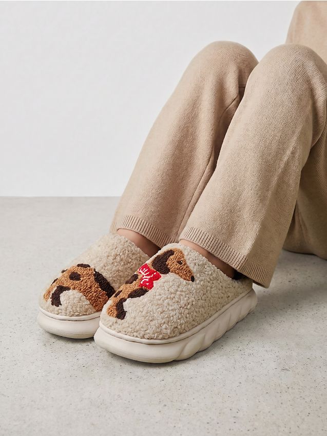 Sinsay - Papuci teddy cu motiv de teckel - crem