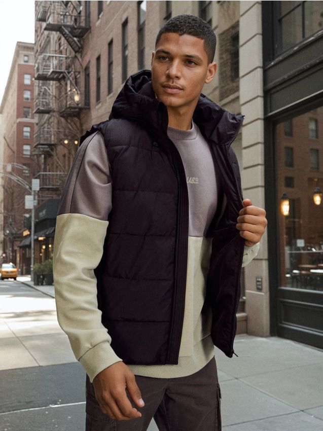 Sinsay - Vestă puffer matlasată cu glugă - negru