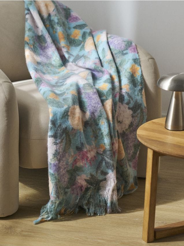 Sinsay - Pătură cu motiv floral și franjuri - turcoaz-deschis