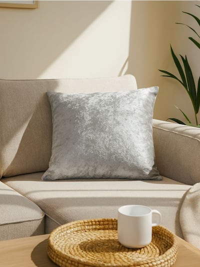 Poduszka dekoracyjna o szenilowym wykończeniu