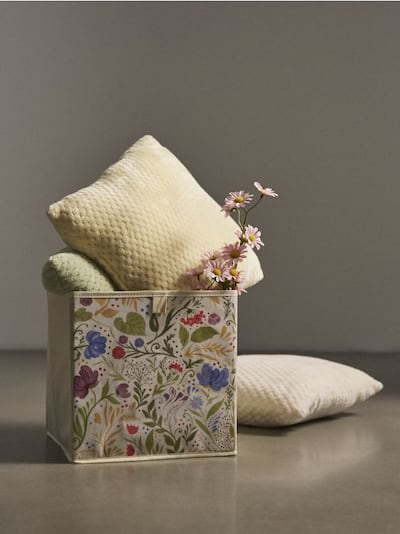 Κουτί αποθήκευσης με λουλούδια