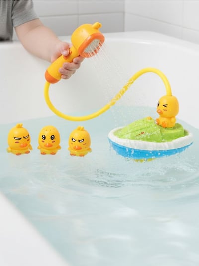 Gumijaste račke s prho za igro v kadi