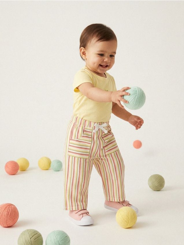 Sinsay - Pantaloni din țesătură cu dungi - multicolor