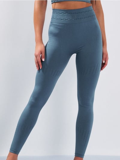 Legginsy sportowe z ozdobnym przeszyciem w pasie