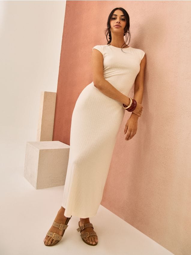 Sinsay - Rochie midi reiată cu amestec de vâscoză - crem