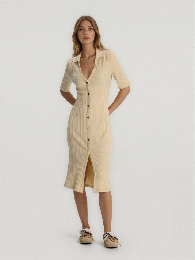 Sinsay - Rochie tricotată cu dungi și amestec de vâscoză - bej