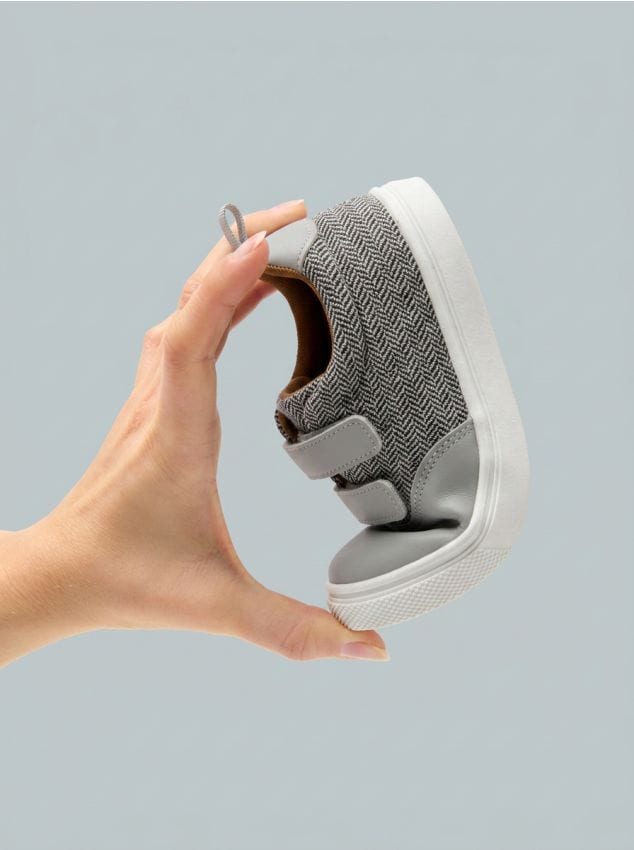 Sinsay - Sneakers din imitație de piele cu închidere cu arici - gri deschis