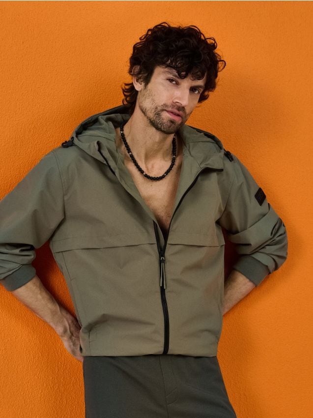 Sinsay - Jachetă tehnică cu glugă și manșete elastice - verde-maroniu