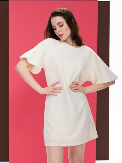 Mini šaty s nabíraným rukávem