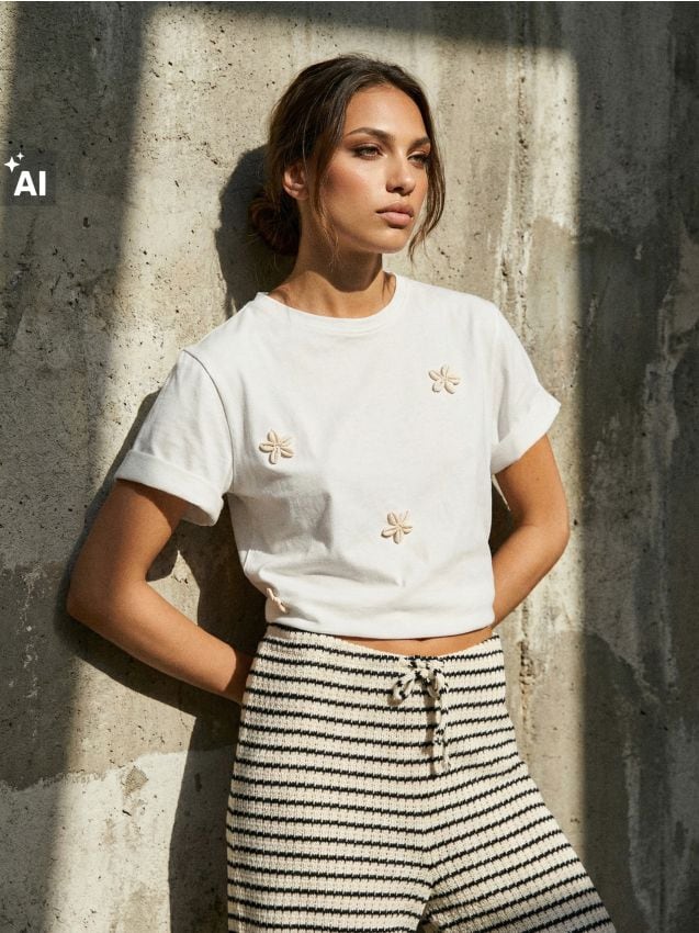 Sinsay - Tricou din bumbac cu scoici decorative - crem