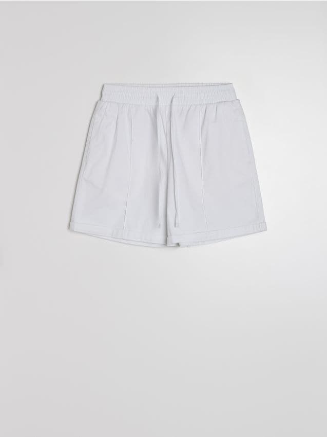 Sinsay - Bawełniane szorty z przeszyciami - kremowy