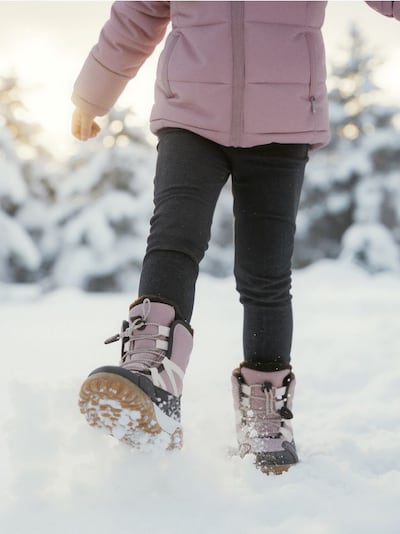 Schneestiefel mit elastischen Schnürsenkeln