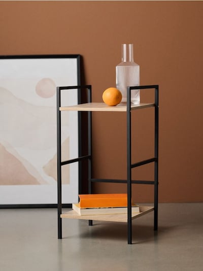 Dvoslojna metalna polica