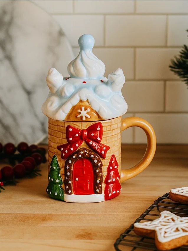 Sinsay - Vianočný hrnček v tvare perníkovej chalúpky s viečkom - béžová