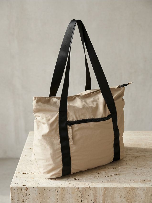 Sinsay - Nylonowa torba na ramię w sportowym stylu - beżowy