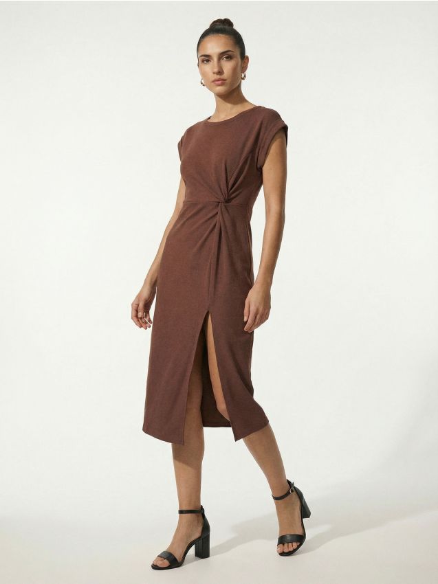 Sinsay - Rochie midi cu drapaj decorativ și amestec de viscoză - maro-închis