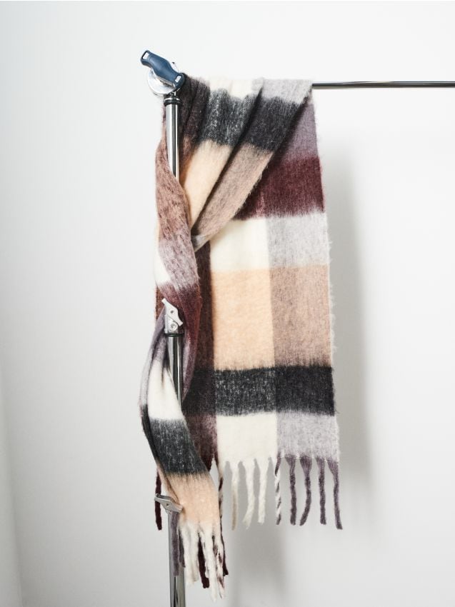 Sinsay - Eșarfă în carouri și cu franjuri - multicolor