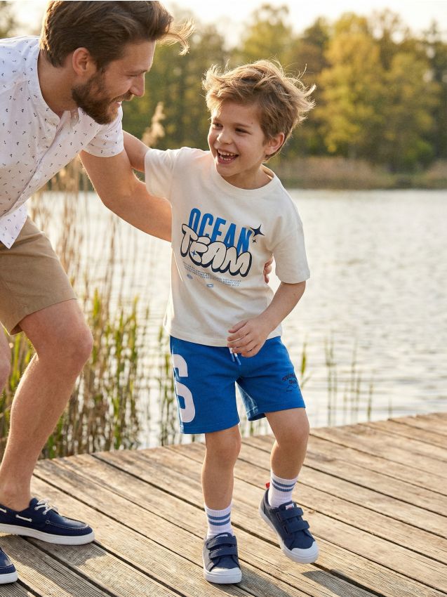 Sinsay - Szorty z materiału French Terry z haftem i regulacją w pasie - niebieski