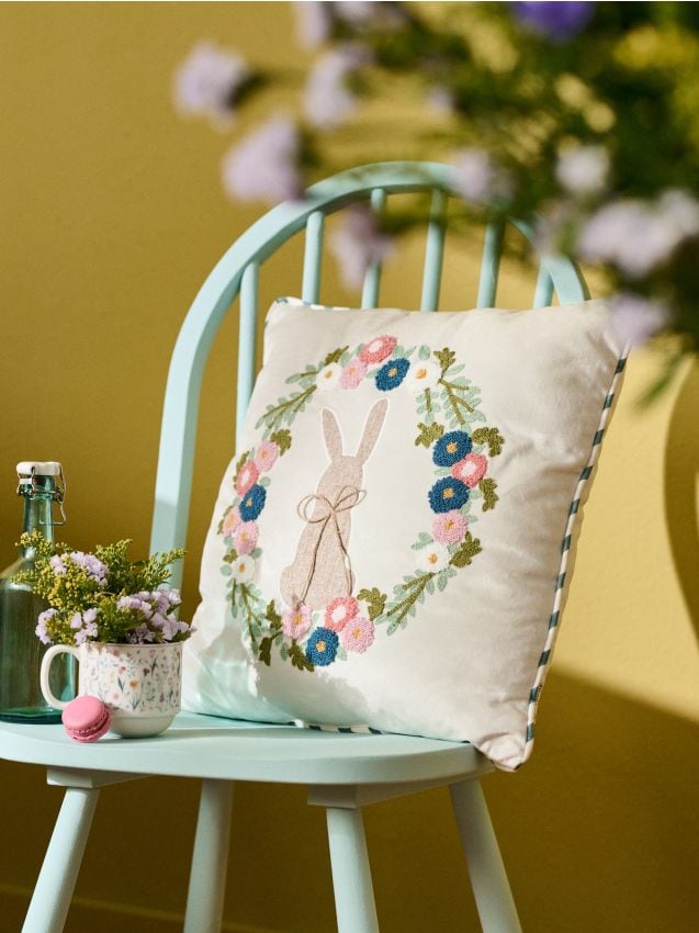 Sinsay - Pernă de Paște cu coroniță brodată și iepuraș - multicolor