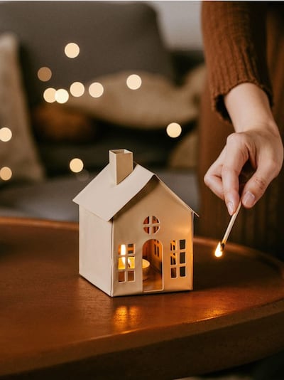 Świecznik w kształcie domku