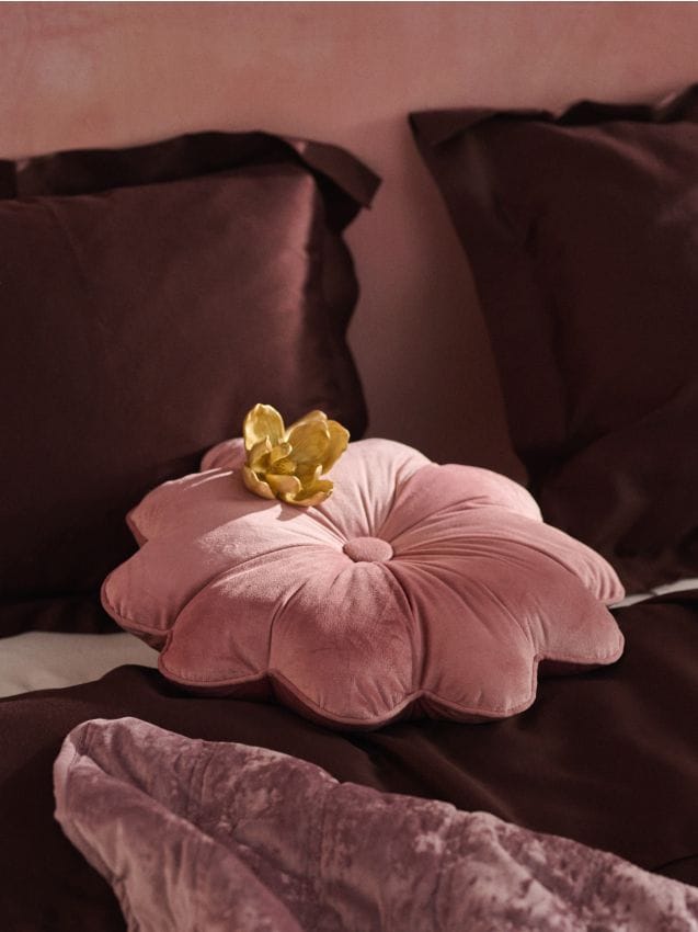 Sinsay - Pernă decorativă din catifea în formă de floare - roz-pastel