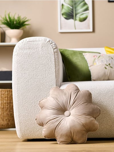 Велюрова декоративна подушка у формі квітки