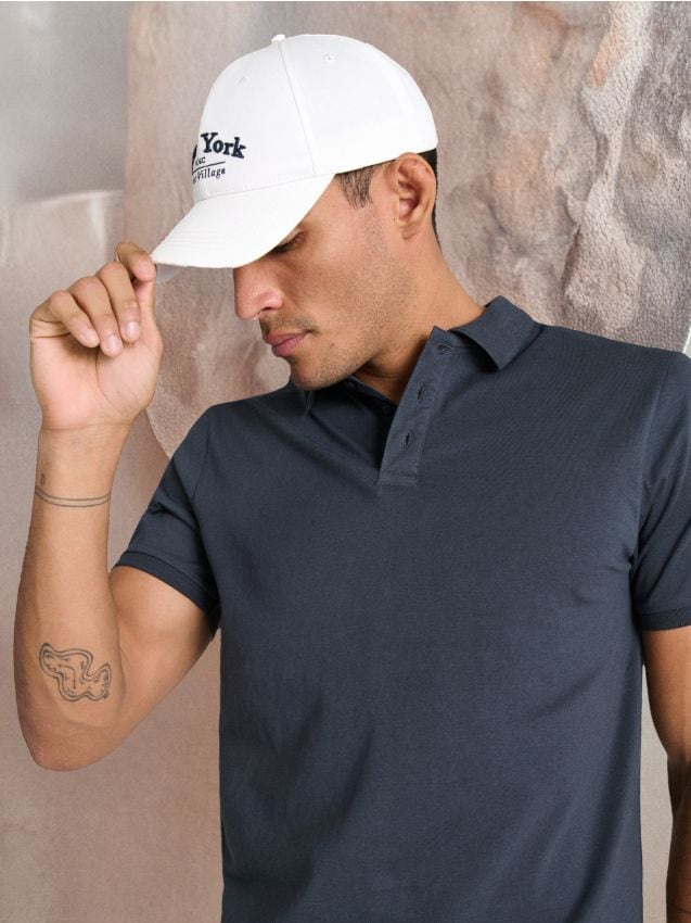 Sinsay - Șapcă cu cozoroc și inscripție brodată - crem