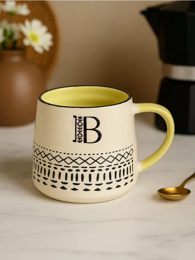 Tazza in gres con lettera - giallo