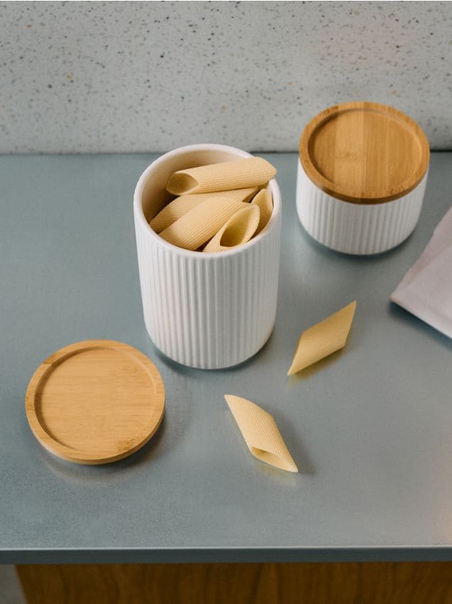 Sinsay - Recipient alimentar din ceramică striată cu capac din bambus - alb