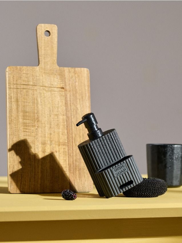 Sinsay - Dozator de săpun cu striații și suport pentru burete - negru