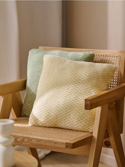 Подушка з тисненим візерунком