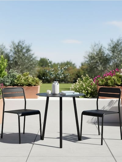 Okrogla kovinska mizica